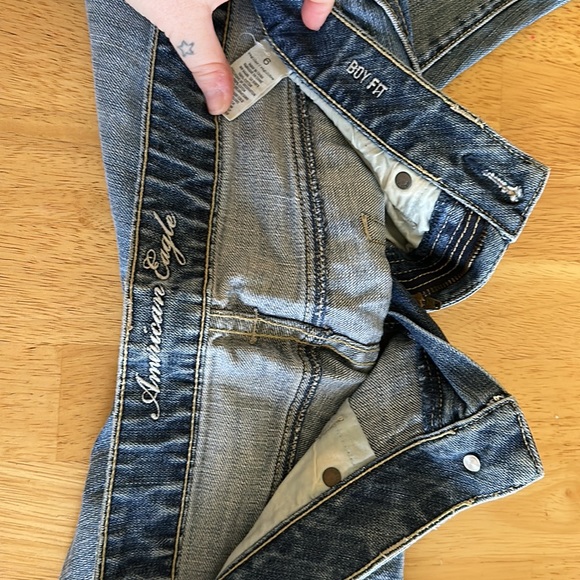 American Eagle Boy Fit Distressed Capris / Ankle Jeans Sz 6 - Picture 3 of 5